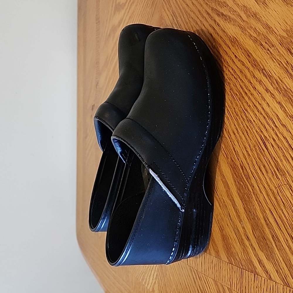 Dansko Black Clogs Womens 40 (US 9.5-10)